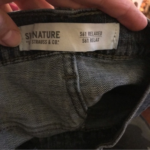 Levi’s men’s “Signature” jeans.  Waist 34 Length 32. Relaxed fit. - Picture 6 of 6